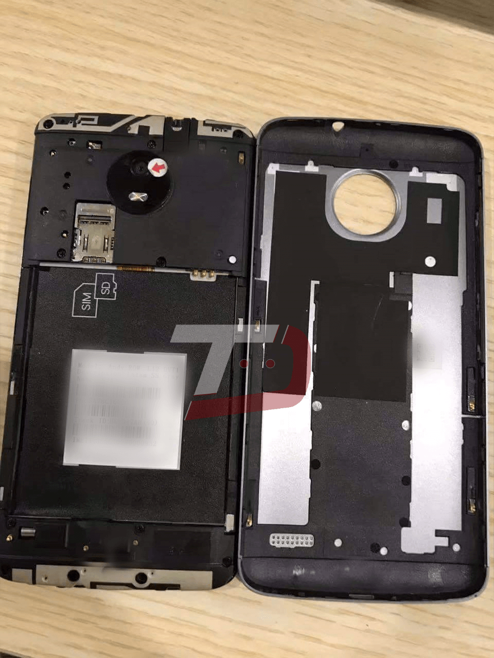 MOTO E4 Plus_open back